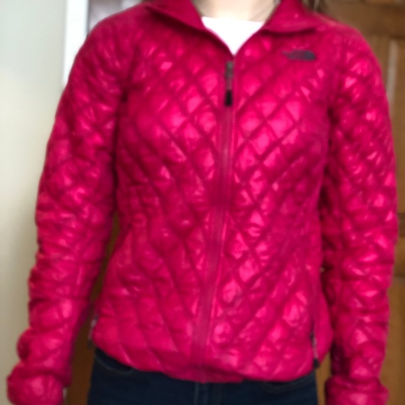 Pink women’s North Face jacket - Picture 3 of 3